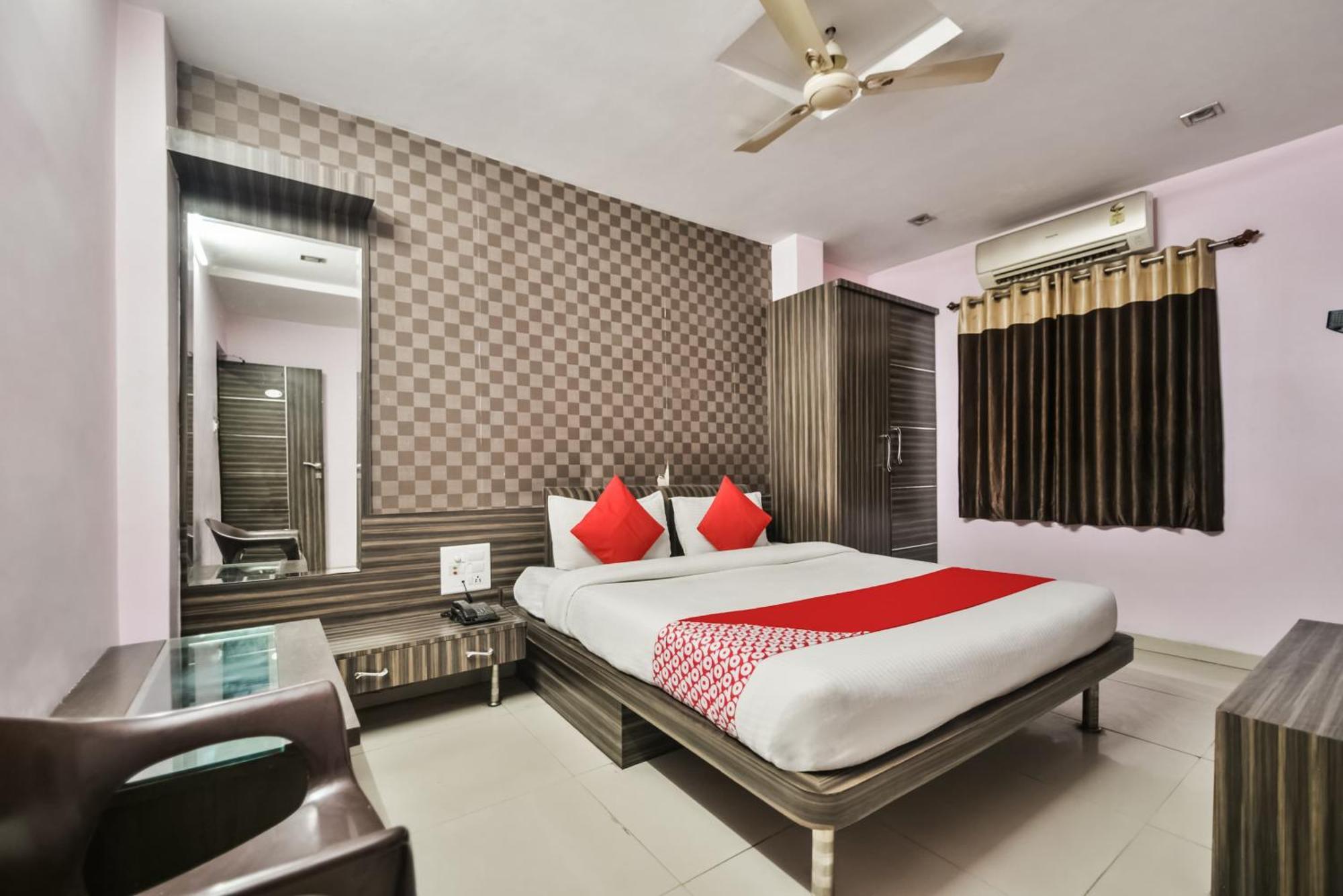 Oyo Hotel Ajanta Hamirgarh Exterior photo